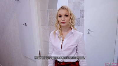 കാമുകനെ ചതിച്ച കോളേജ് പെൺകുട്ടി സുഹൃത്തിനൊപ്പം | അവളുടെ പൂറിനുള്ളിൽ POV ഉം കുമിളയും!